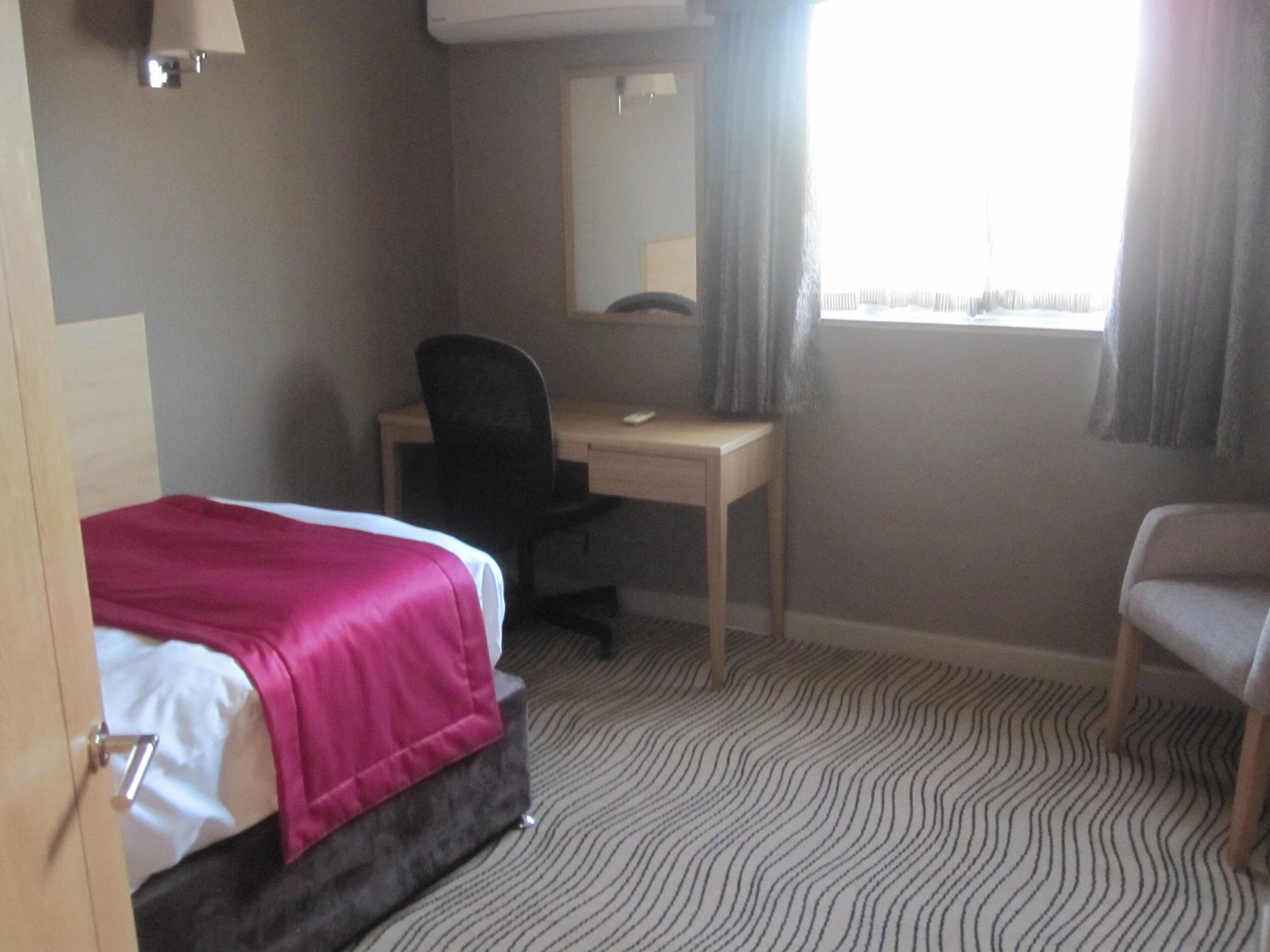Best Western Heath Court Hotel Newmarket  Exteriör bild