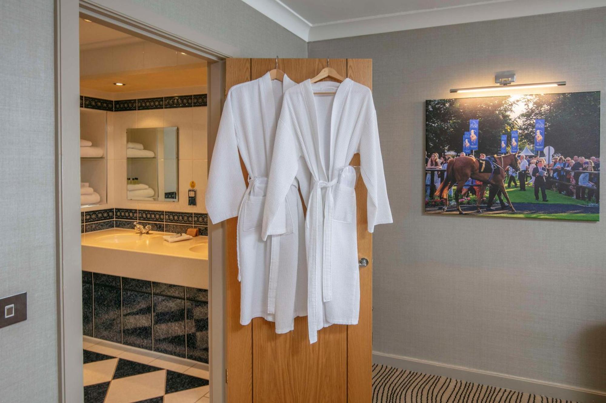 Best Western Heath Court Hotel Newmarket  Exteriör bild