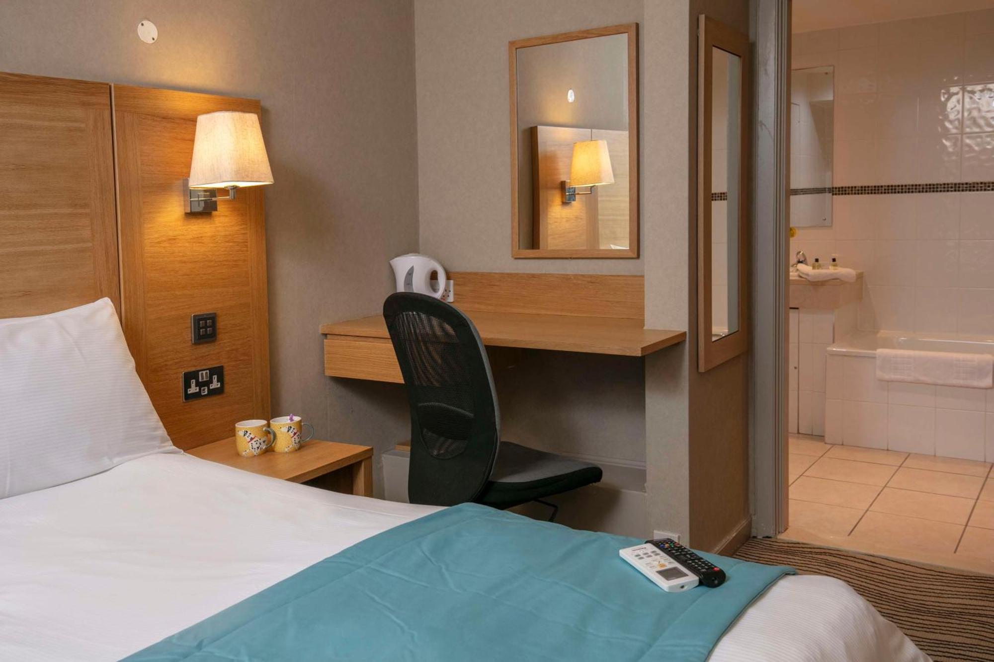 Best Western Heath Court Hotel Newmarket  Exteriör bild