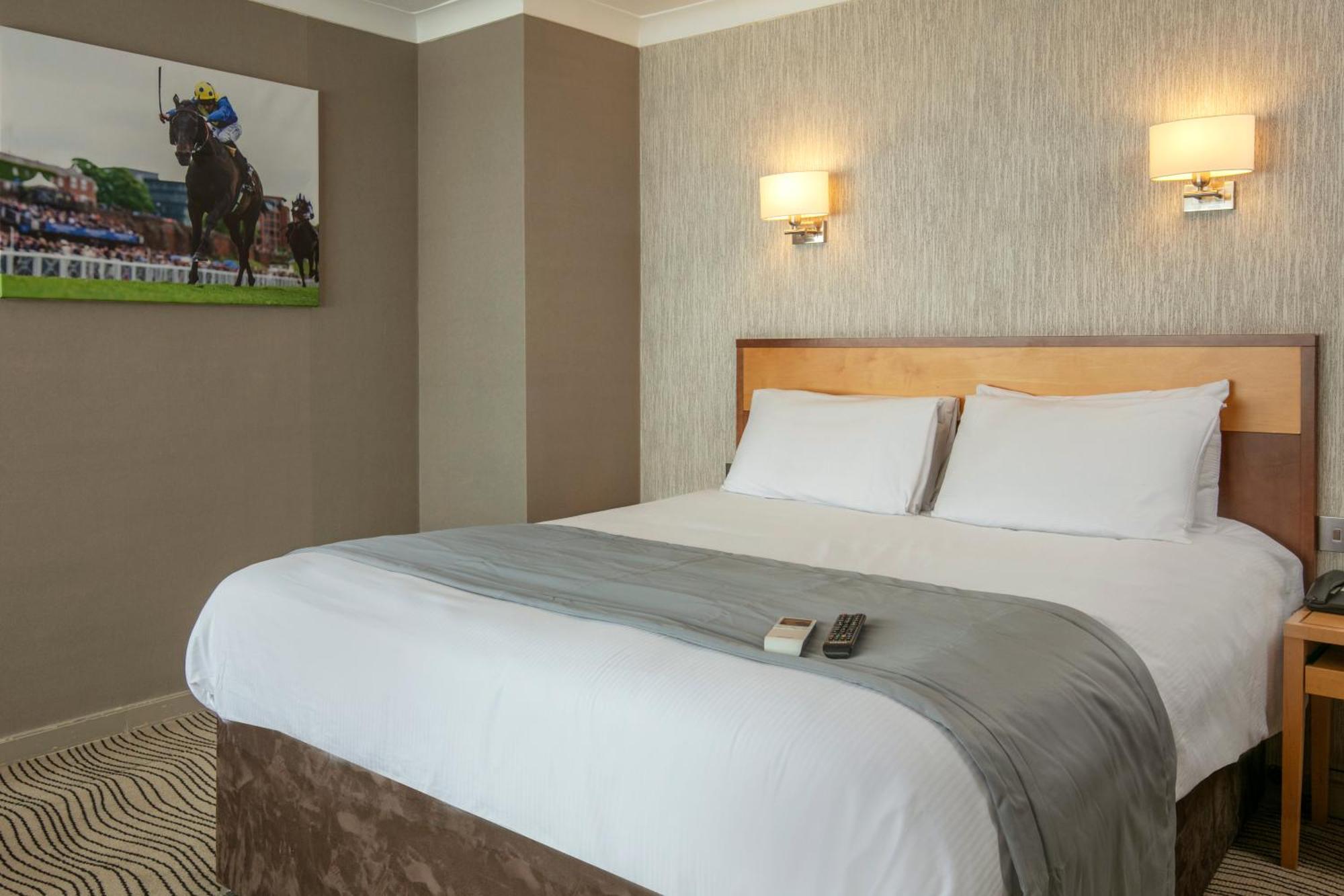 Best Western Heath Court Hotel Newmarket  Exteriör bild