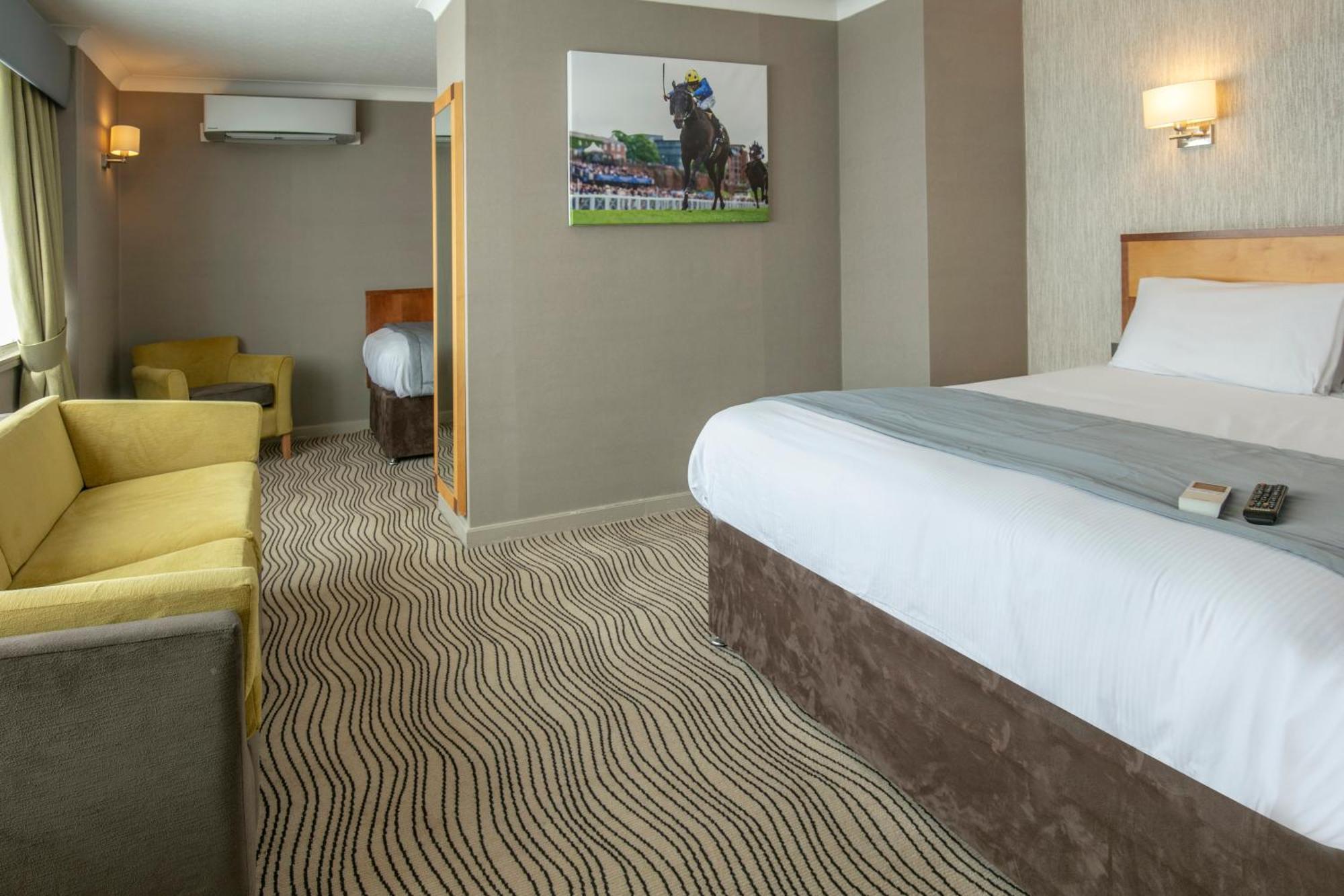 Best Western Heath Court Hotel Newmarket  Exteriör bild